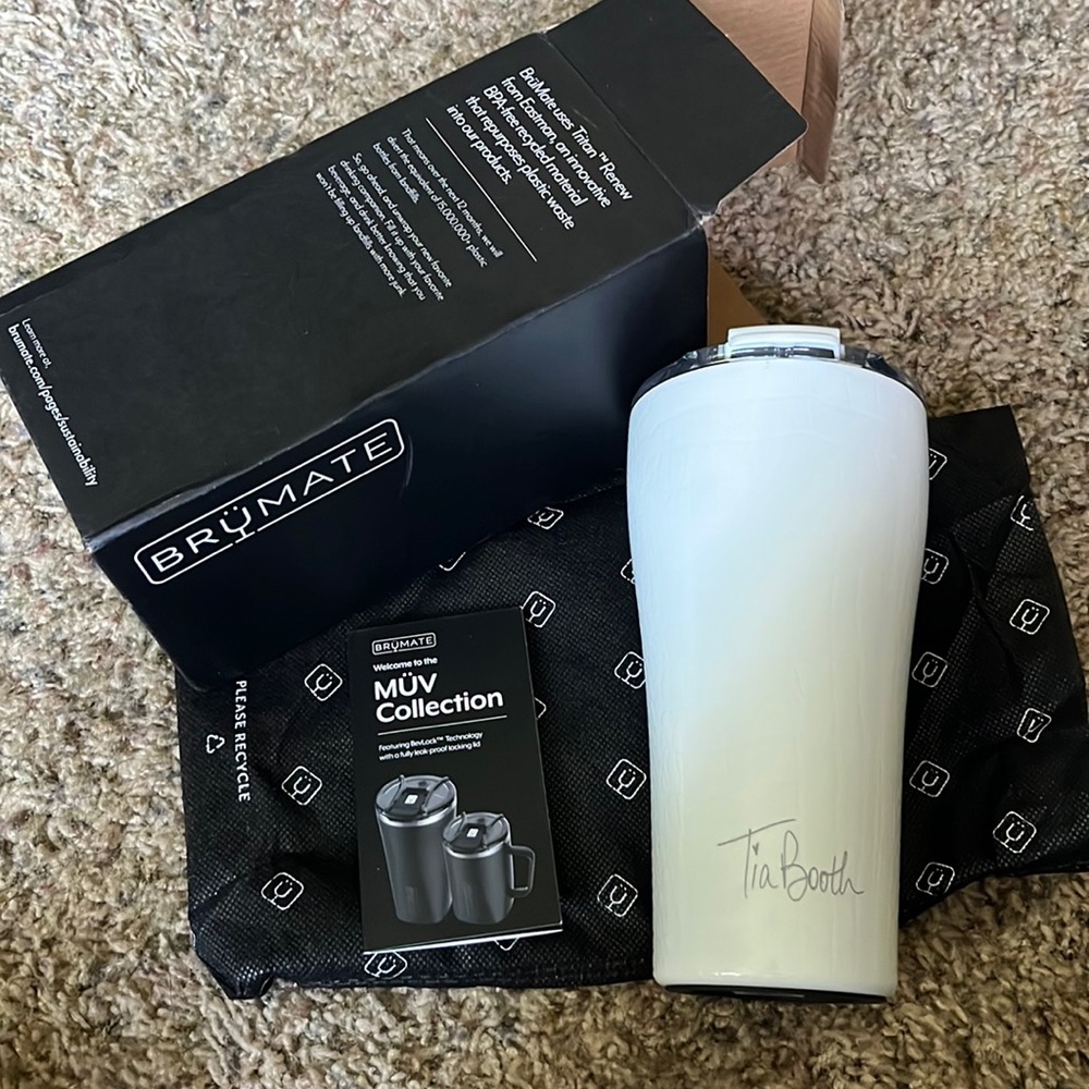 Brumate MUV collection pearl croc 22oz